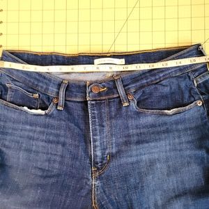 Levi's Classic Straight Midrise Jeans